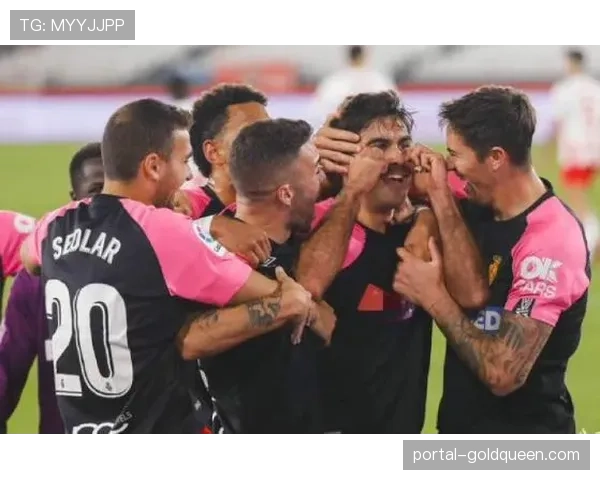 “莱万特对阵马略卡,比赛第60分钟因球迷投掷杂物中断,当时主队获得前场定位球” “莱万特对阵马略卡,比赛第60分钟因球迷投掷杂物中断,当时主队获得前场定位球”